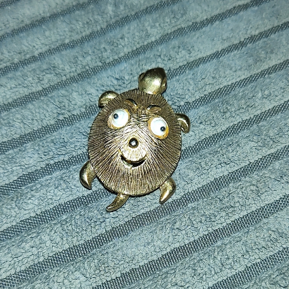 Vintage Googly Eyed Turtle pin Brooch From JJ